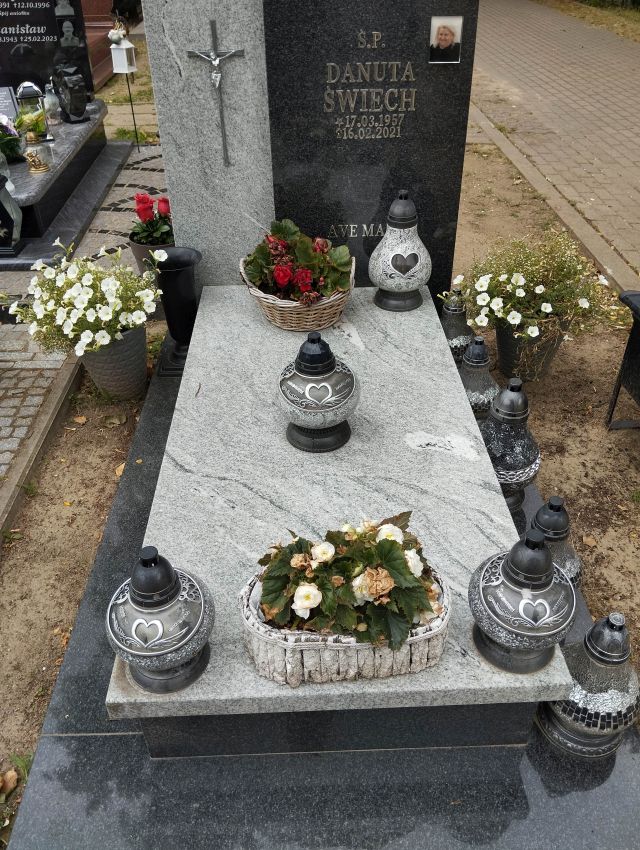 Grób DANUTA ŚWIECH