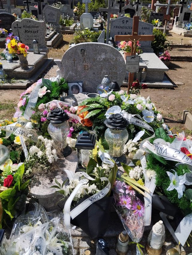 Jacek JESIONOWSKI 1977 Dolice - Grobonet - Wyszukiwarka osób pochowanych