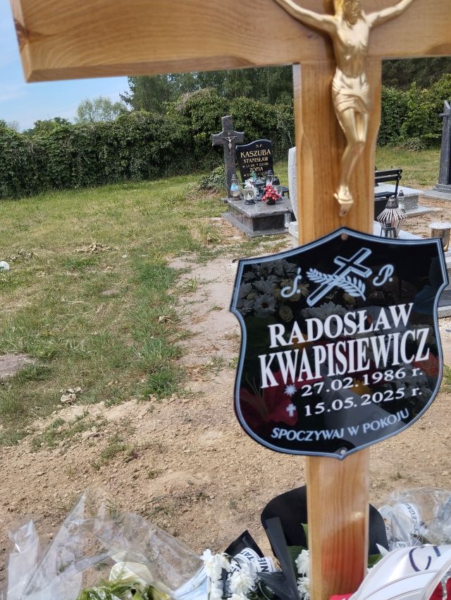 Radosław Kwapisiewicz 1986 Dolice - Grobonet - Wyszukiwarka osób pochowanych